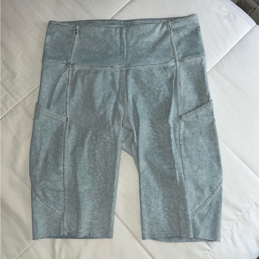 LULULEMON BIKER SHORTS 💙🤍